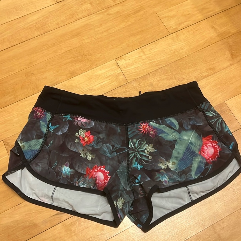 Lululemon speed up shorts, size 8, EUC